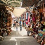 Un souk au Maroc où l'on peut pratiquer le marchandage et la négociation.